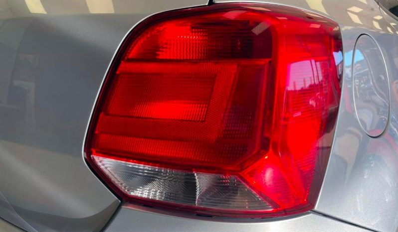 
								Volkswagen Polo Vivo Hatch 1.6 Comfortline Tiptronic full									