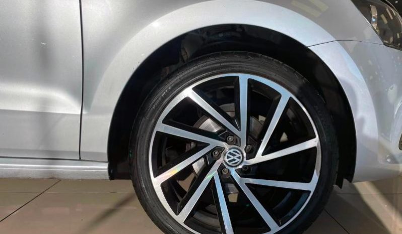 
								Volkswagen Polo Vivo Hatch 1.6 Comfortline Tiptronic full									
