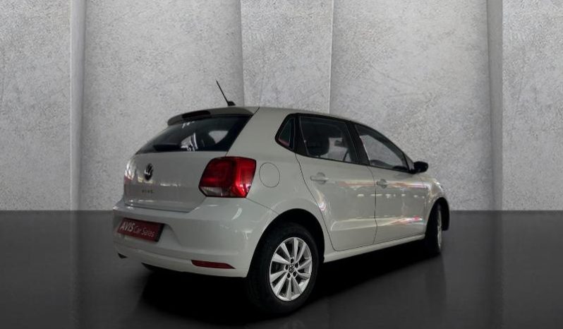 
								VOLKSWAGEN POLO VIVO HATCH 1.6 LIFE TIPT full									