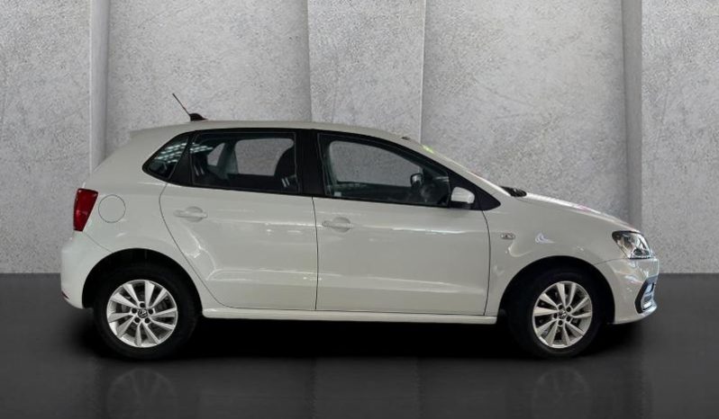
								VOLKSWAGEN POLO VIVO HATCH 1.6 LIFE TIPT full									