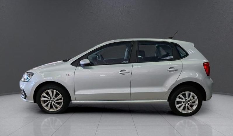 
								VOLKSWAGEN POLO VIVO HATCH 1.6 LIFE TIPT full									