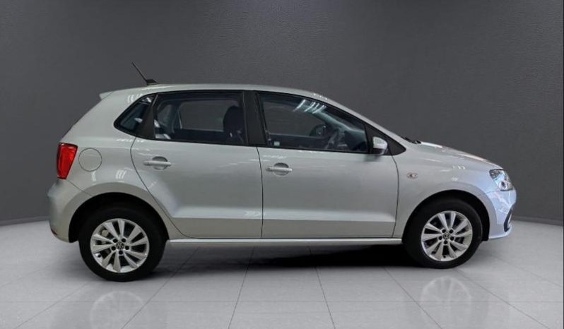 
								VOLKSWAGEN POLO VIVO HATCH 1.6 LIFE TIPT full									