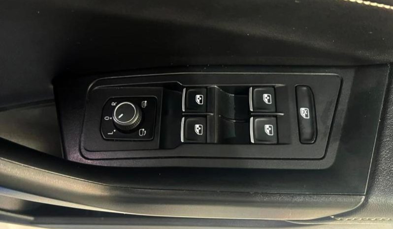 
								Volkswagen T-Roc 1.4 Tsi Design full									