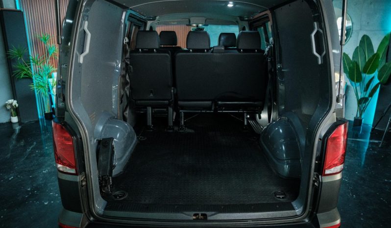 
								Volkswagen T6.1 Crew Bus 2.0 Bitdi Swb 4motion Dsg 5 Seater full									
