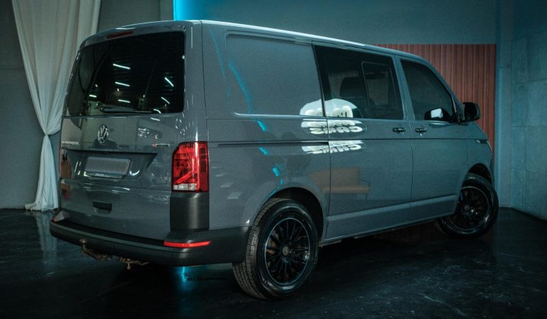 
								Volkswagen T6.1 Crew Bus 2.0 Bitdi Swb 4motion Dsg 5 Seater full									