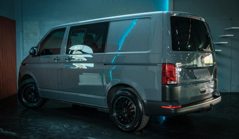 
								Volkswagen T6.1 Crew Bus 2.0 Bitdi Swb 4motion Dsg 5 Seater full									