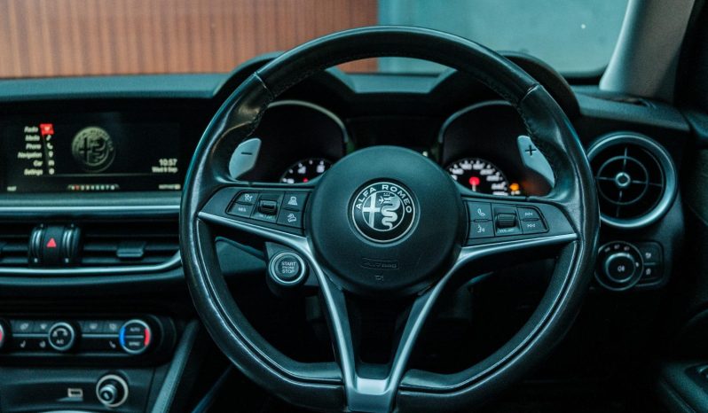 
								Alfa Romeo Stelvio 2.0T Q4 First Edition full									