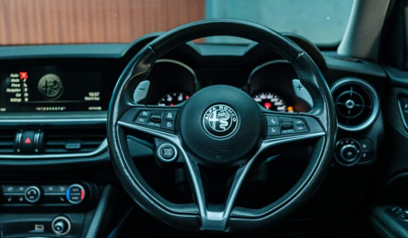 
								Alfa Romeo Stelvio 2.0T Q4 First Edition full									