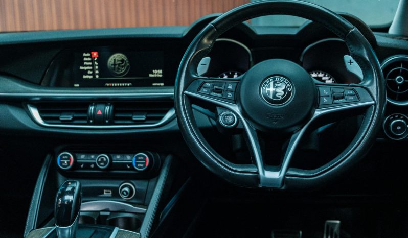 
								Alfa Romeo Stelvio 2.0T Q4 First Edition full									