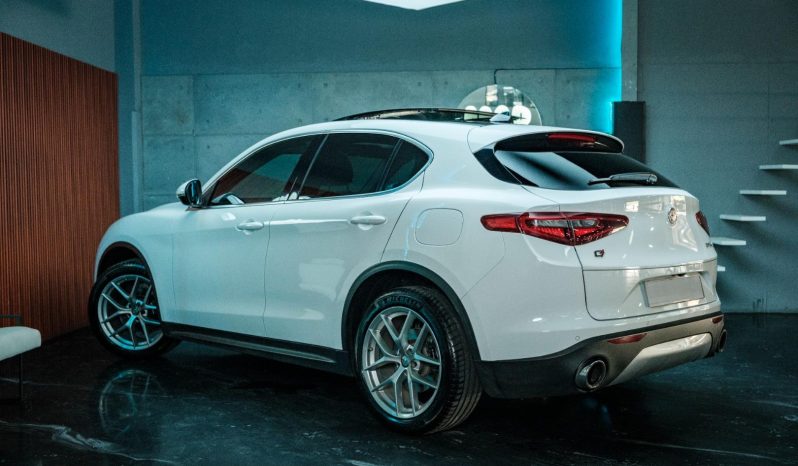 
								Alfa Romeo Stelvio 2.0T Q4 First Edition full									