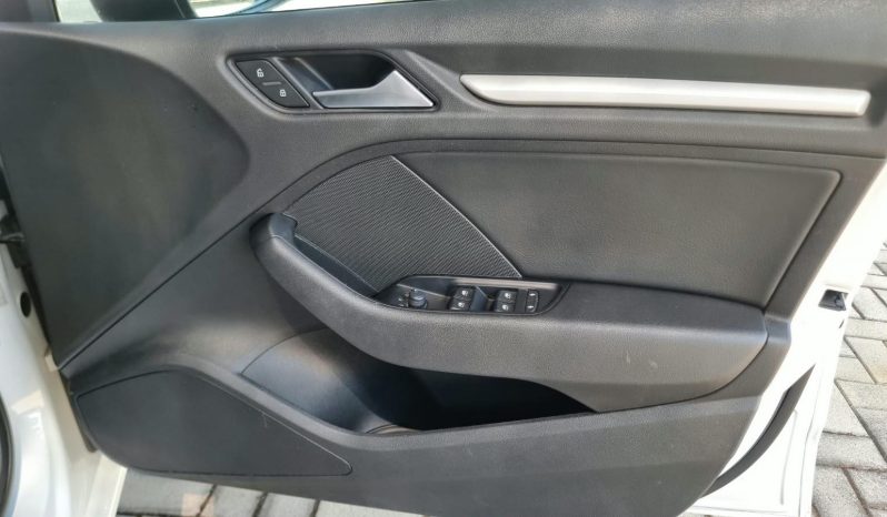
								Audi A3 Sportback 1.0 Tfsi S Tronic full									