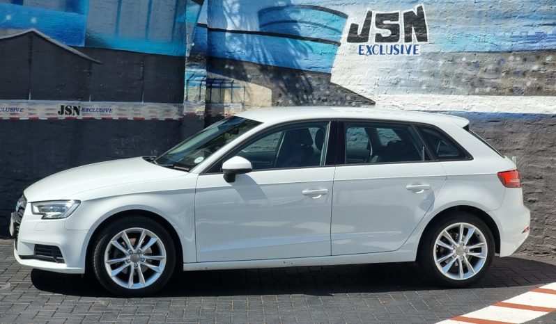
								Audi A3 Sportback 1.0 Tfsi S Tronic full									