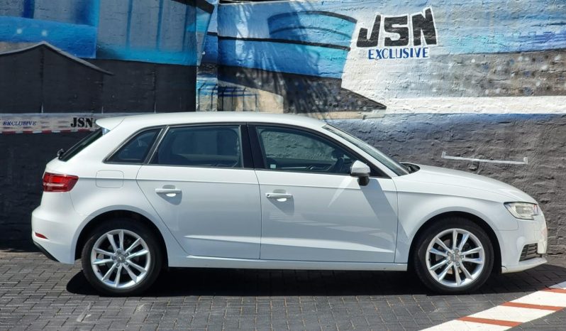 
								Audi A3 Sportback 1.0 Tfsi S Tronic full									