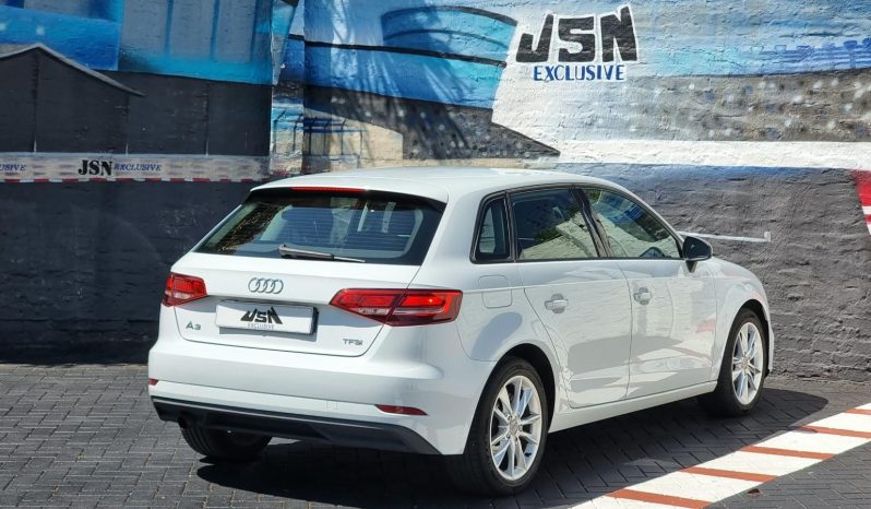 
								Audi A3 Sportback 1.0 Tfsi S Tronic full									