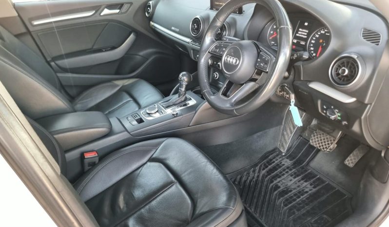 
								Audi A3 Sportback 1.0 Tfsi S Tronic full									