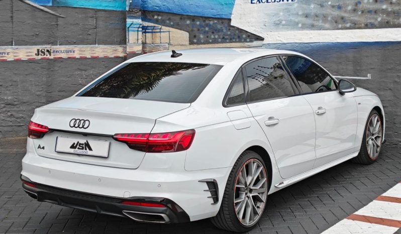 
								Audi A4 Sedan 40 Tfsi S Tronic full									