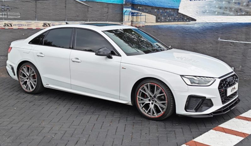 
								Audi A4 Sedan 40 Tfsi S Tronic full									