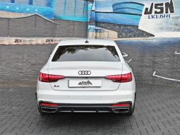 
										Audi A4 Sedan 40 Tfsi S Tronic full									
