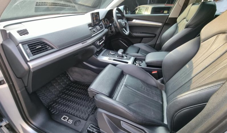 
								Audi Q5 2.0 Tdi Sport Quattro S-Tronic full									