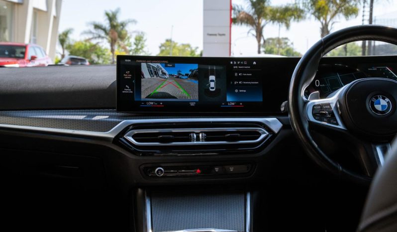 
								BMW 3 Series 320i M Sport full									