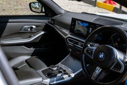 
										BMW 3 Series 320i M Sport full									