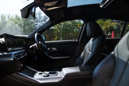 
										BMW 3 Series 320i M Sport full									