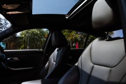 
										BMW 3 Series 320i M Sport full									