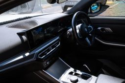 
										BMW 3 Series 320i M Sport full									