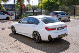
										BMW 3 Series 320i M Sport full									