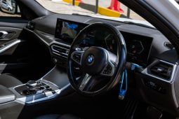 
										BMW 3 Series 320i M Sport full									