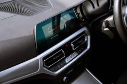 
										BMW 3 Series 330i M Sport full									