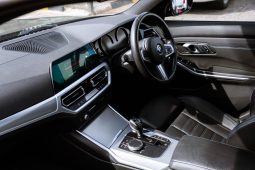 
										BMW 3 Series 330i M Sport full									