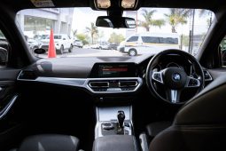 
										BMW 3 Series 330i M Sport full									
