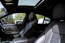 
										BMW 3 Series 330i M Sport full									