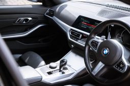 
										BMW 3 Series 330i M Sport full									