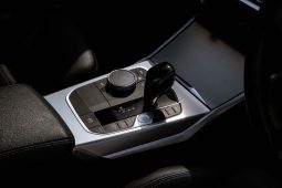 
										BMW 3 Series 330i M Sport full									