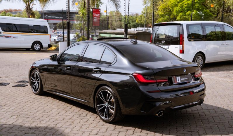 
								BMW 3 Series 330i M Sport full									