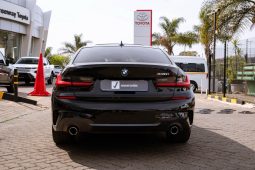 
										BMW 3 Series 330i M Sport full									