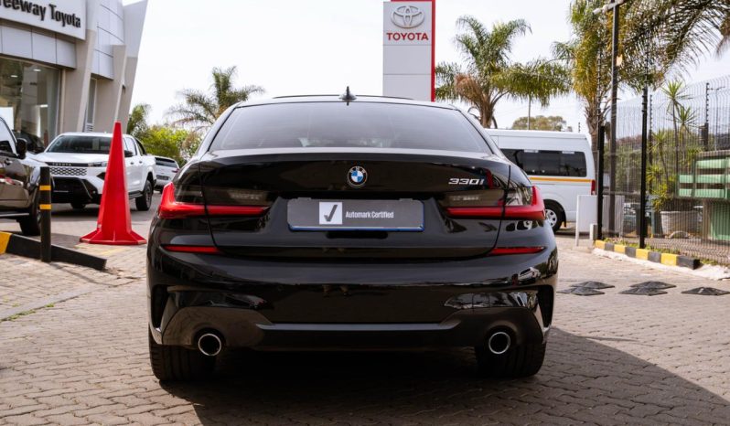 
								BMW 3 Series 330i M Sport full									