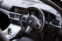 
										BMW 3 Series 330i M Sport full									