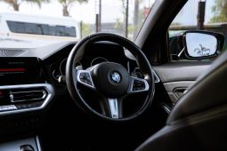 
										BMW 3 Series 330i M Sport full									