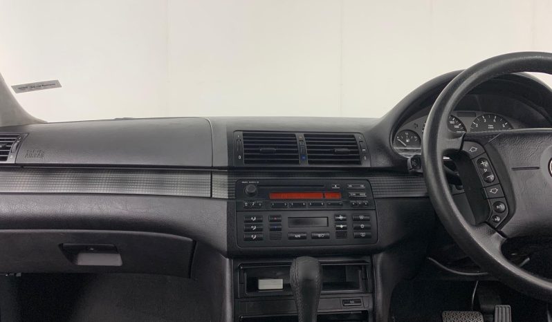 
								BMW 3 Series Sedan 318i Sport Steptronic full									