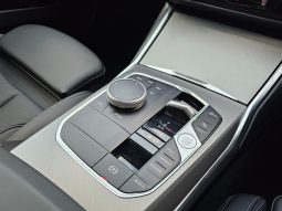 
										BMW 3 Series Sedan 320i M Sport At full									