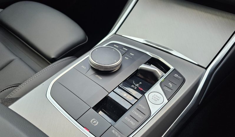 
								BMW 3 Series Sedan 320i M Sport At full									