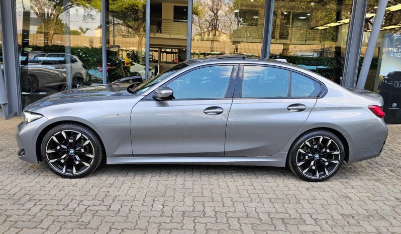 
								BMW 3 Series Sedan 320i M Sport At full									
