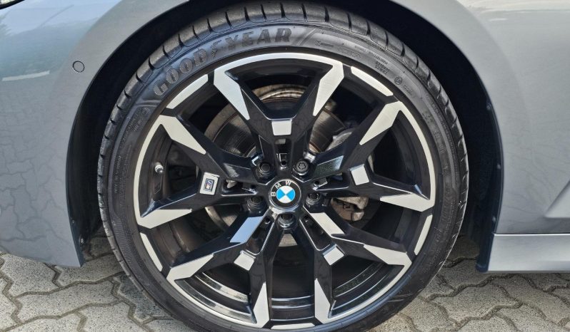 
								BMW 3 Series Sedan 320i M Sport At full									