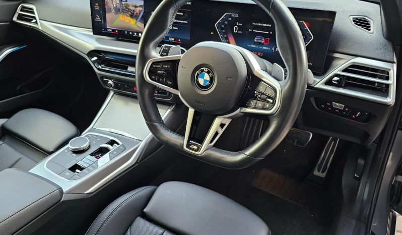 
								BMW 3 Series Sedan 320i M Sport At full									