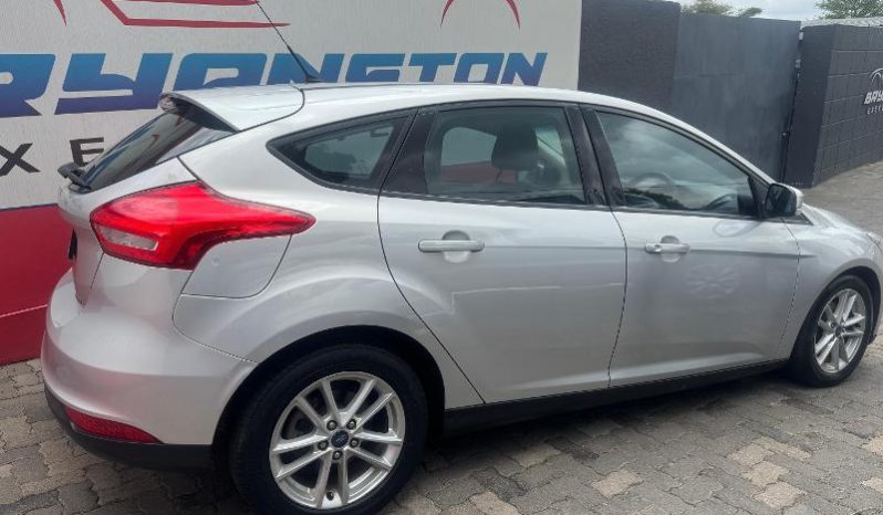 
								Ford Focus 1.0 Ecoboost Trend 5-Door full									