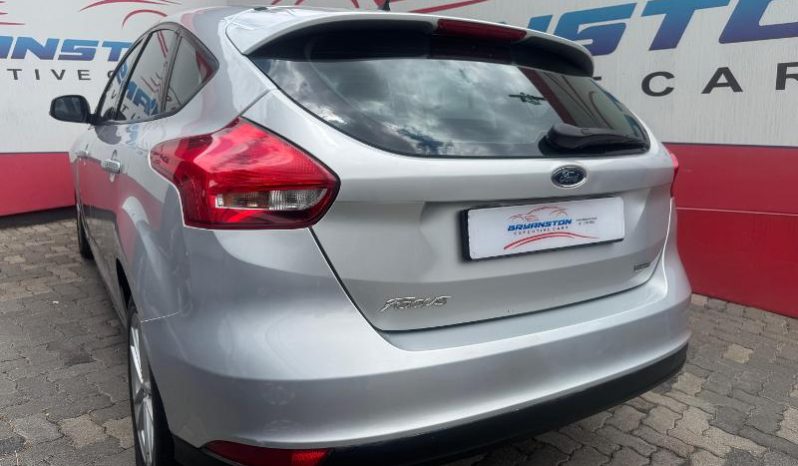 
								Ford Focus 1.0 Ecoboost Trend 5-Door full									