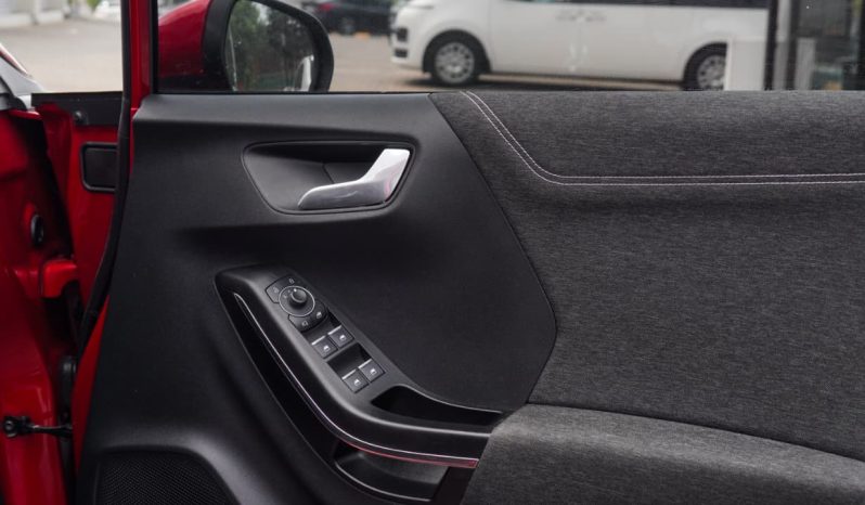 
								Ford PUMA 1.0T Titanium full									